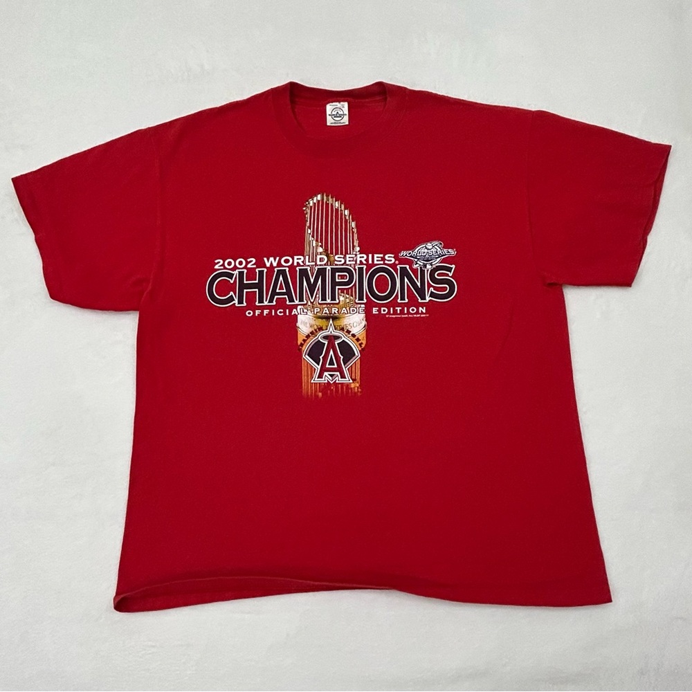 Vintage 2002 Anaheim LA Angels World Series Champions Parade Red Shirt Mens XL.